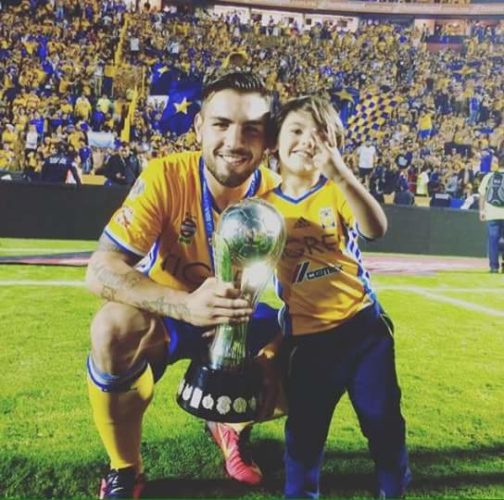 Andy Delort ex jugador de los Tigres manda su apoyo desde Francia