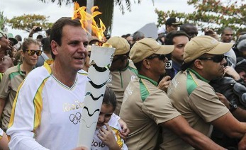 Antorcha pisa suelo Olímpico para llegar a dubai