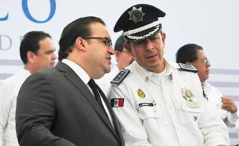 Duarte con el encargado de la marina