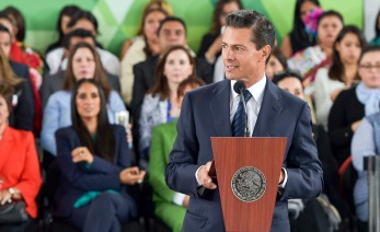 El presidente Enrique Peña Nieto dando un discurso