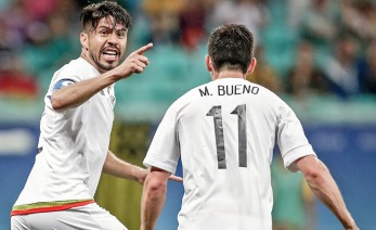 Dois futolistas Jugando en las olimpiadas