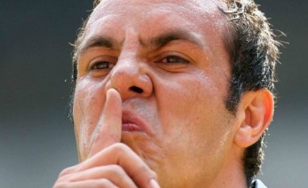 indicando la forma de silencio de Cuauhtémoc Blanco