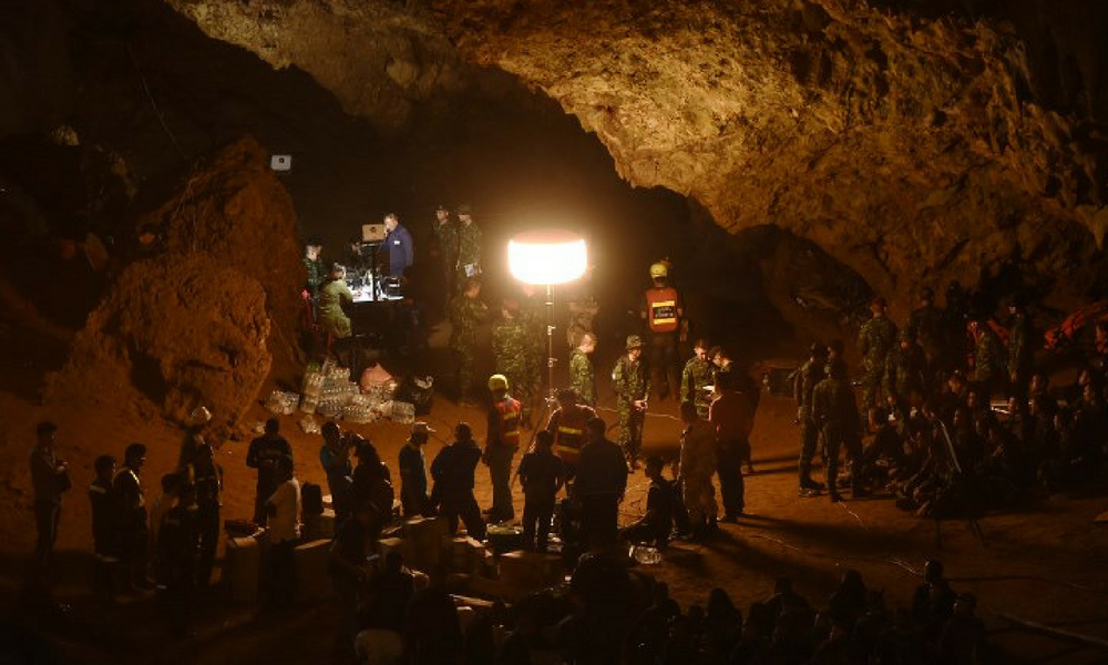 niños atrapados en cueva de Tailandia