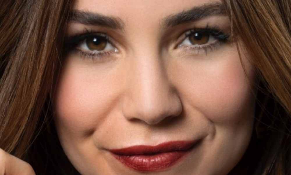 Camila Sodi recoge condones