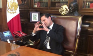 EPN se burla de sí mismo