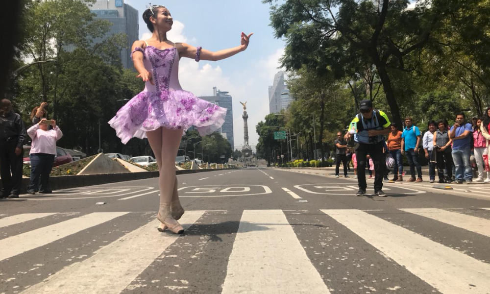 Compañía de danza invadió Reforma