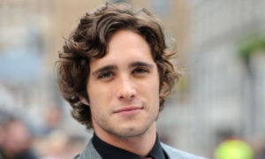 Diego Boneta y Milla Jovovich