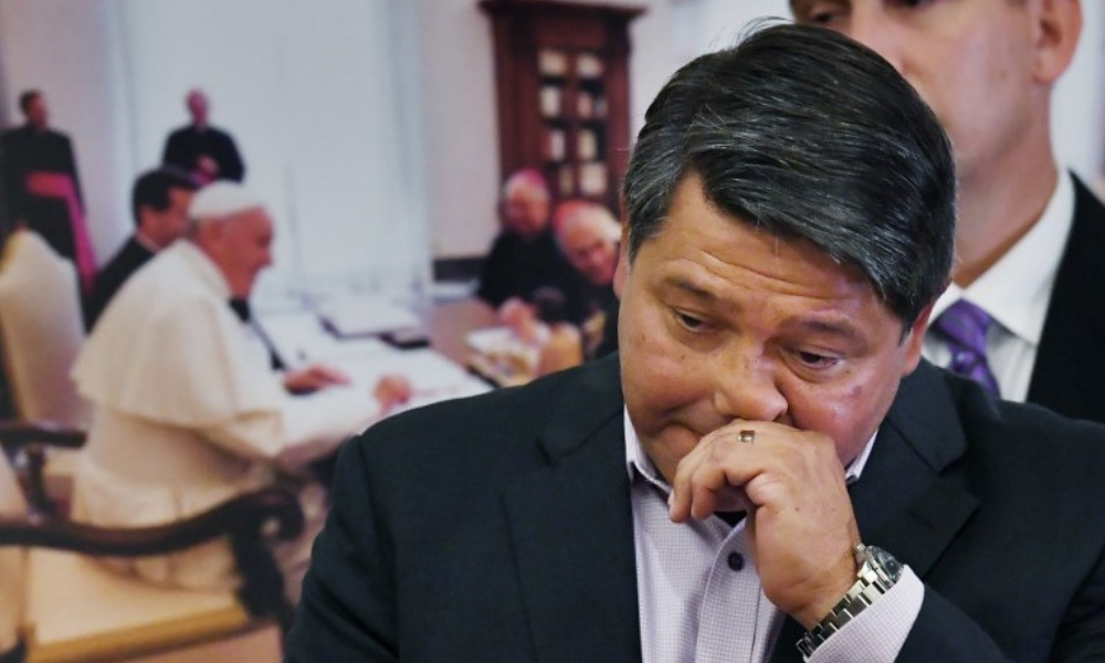 Víctima de sacerdote pederasta demanda al Vaticano