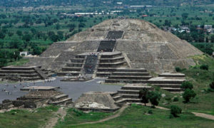cámara oculta en la Pirámide de la Luna