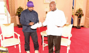 Kanye West le regaló unos tennis