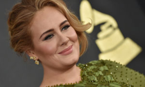 Adele fue captada sin maquillaje