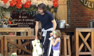 Hija de Diego Luna se pintó el cabello