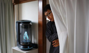 Japonés se casa con un holograma