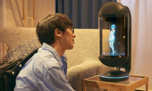 Japonés se casa con un holograma