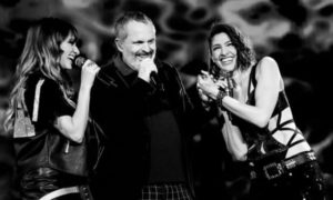 Miguel Bosé besa en la boca Ashley