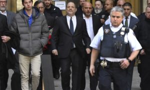 anular cargos contra Harvey Weinstein
