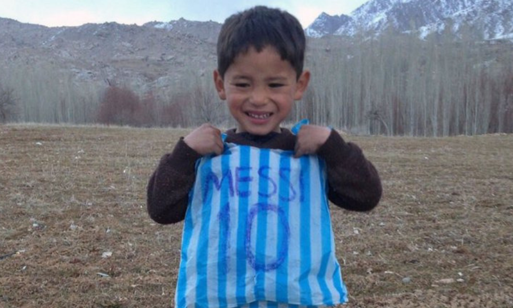 El niño 'Messi' afgano
