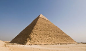 foto íntima en la pirámide de Egipto
