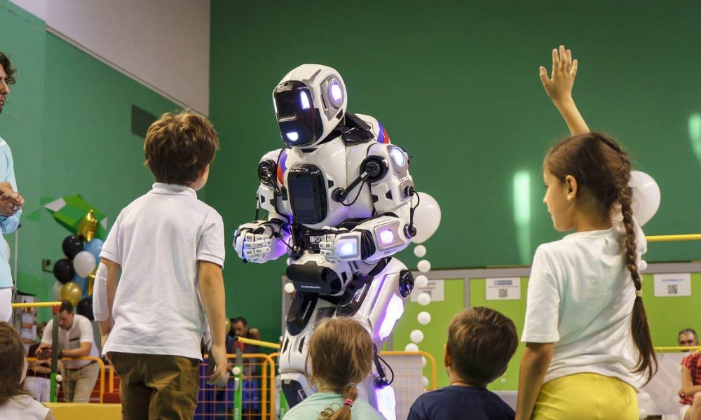 Robot ruso resultó ser un hombre disfrazado