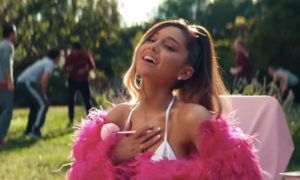 Ariana Grande causó furor hasta en ‘Deadpool’
