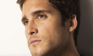 diego boneta cantó ‘Bohemian rhapsody’