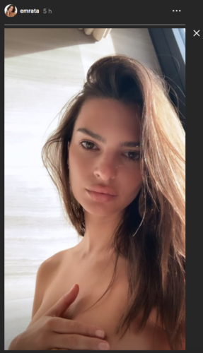 Emily Ratajkowski posó sin ropa