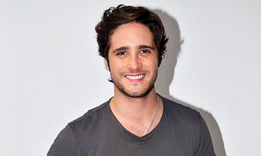Diego Boneta si está comprometido
