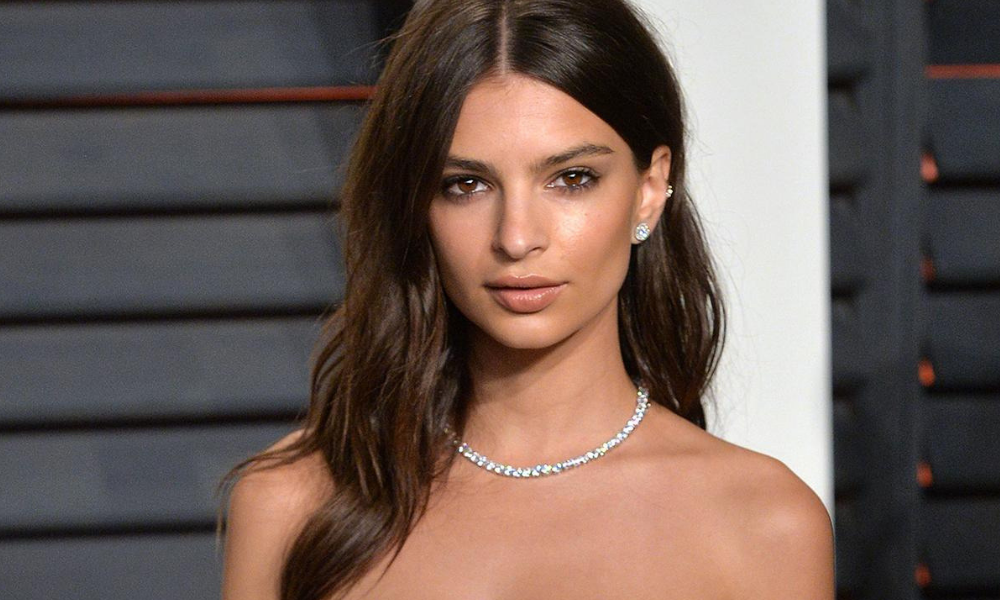Emily Ratajkowski posó sin ropa
