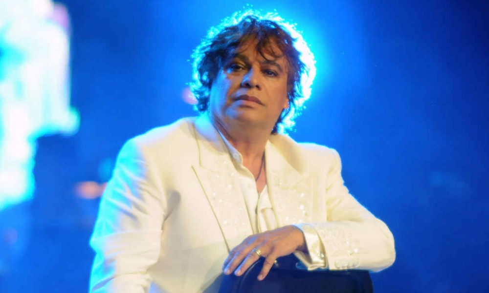 Juan Gabriel escribe mensajes en redes sociales