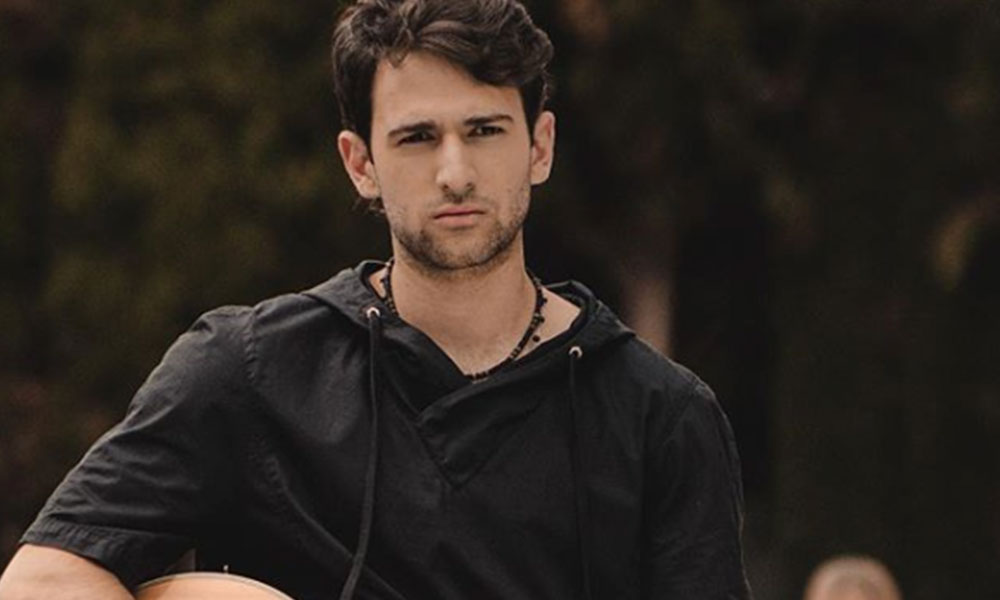 Mando lanza versión acústica de 'La Distancia'