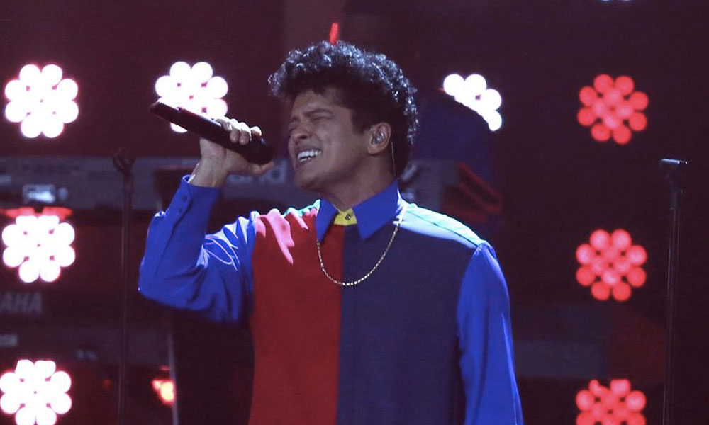 Bruno Mars ofreció un concierto previo al Superbowl