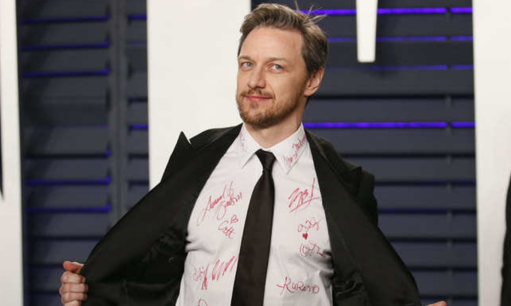 James McAvoy y su camisa llena de autógrafos
