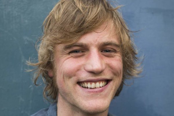 Johnny Flynn la dará vida a David Bowie | Foto: Rebecca Reid