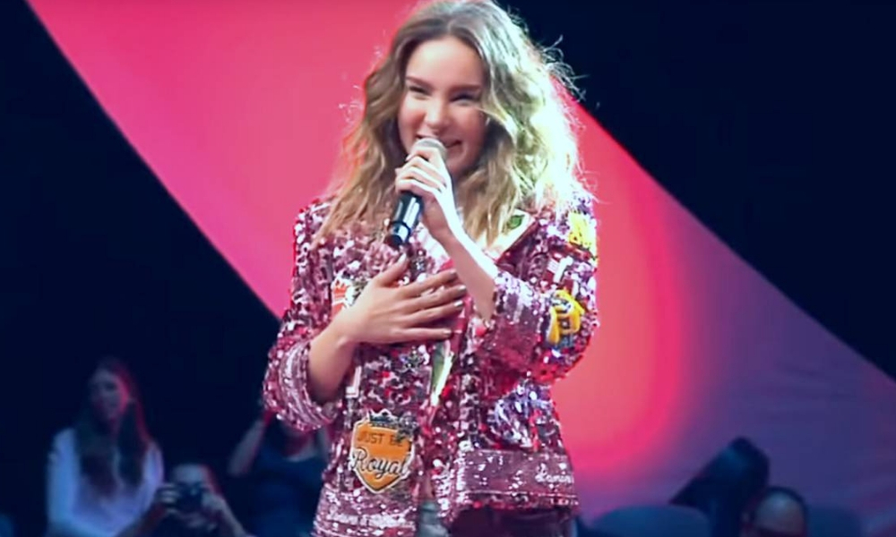 Critican a Belinda por cara redonda