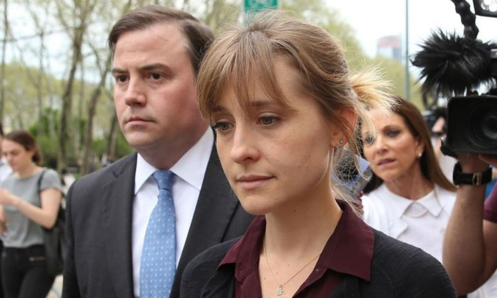 Actriz de 'Smallville' se declaró culpable de tráfico sexual