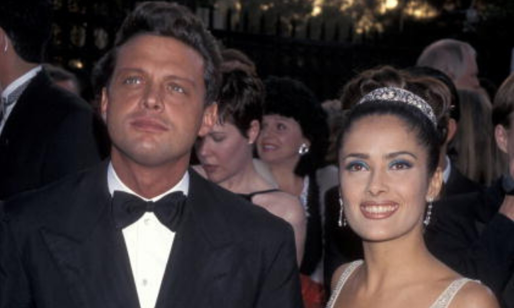 Salma Hayek busca el teléfono de Luis Miguel