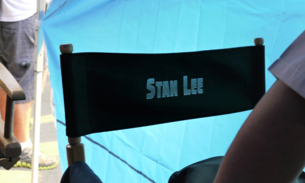 Nosotros no estamos llorando, tú estás llorando: esta foto de Stan Lee en el set de la primera cinta de Avengers te romperá el corazón.