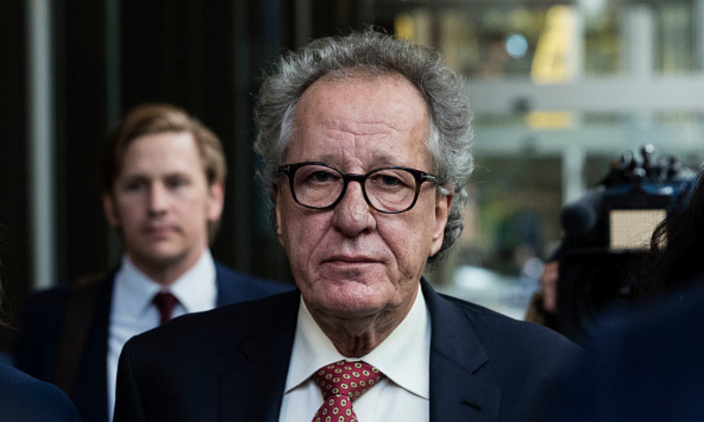 Geoffrey Rush ganó una demanda
