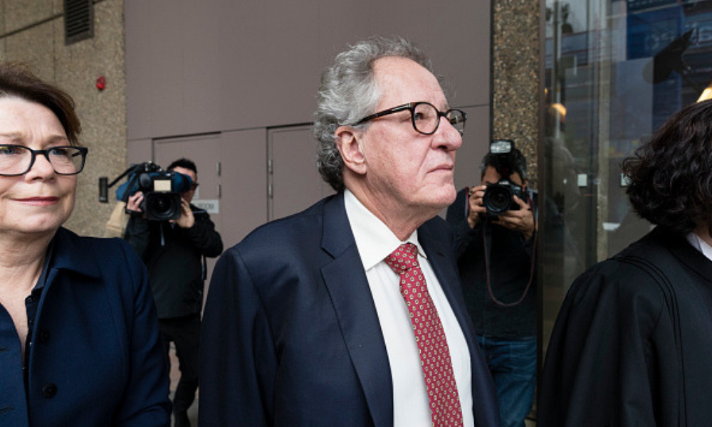 Geoffrey Rush ganó una demanda