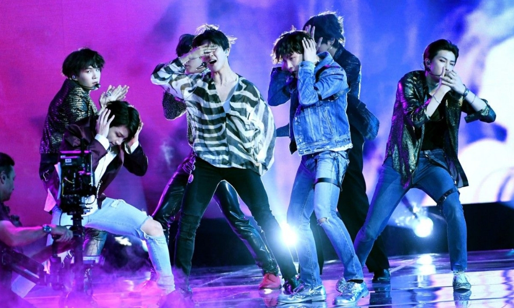 mercadotecnia que existe detrás de BTS, juguetes de BTS, juguetes sexuales de BTS, mercadotecnia de BTS, K-Pop