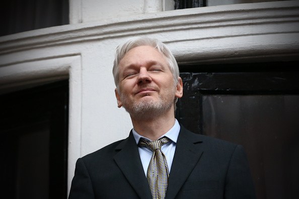 Pamela Anderson defendió a Julian Assange