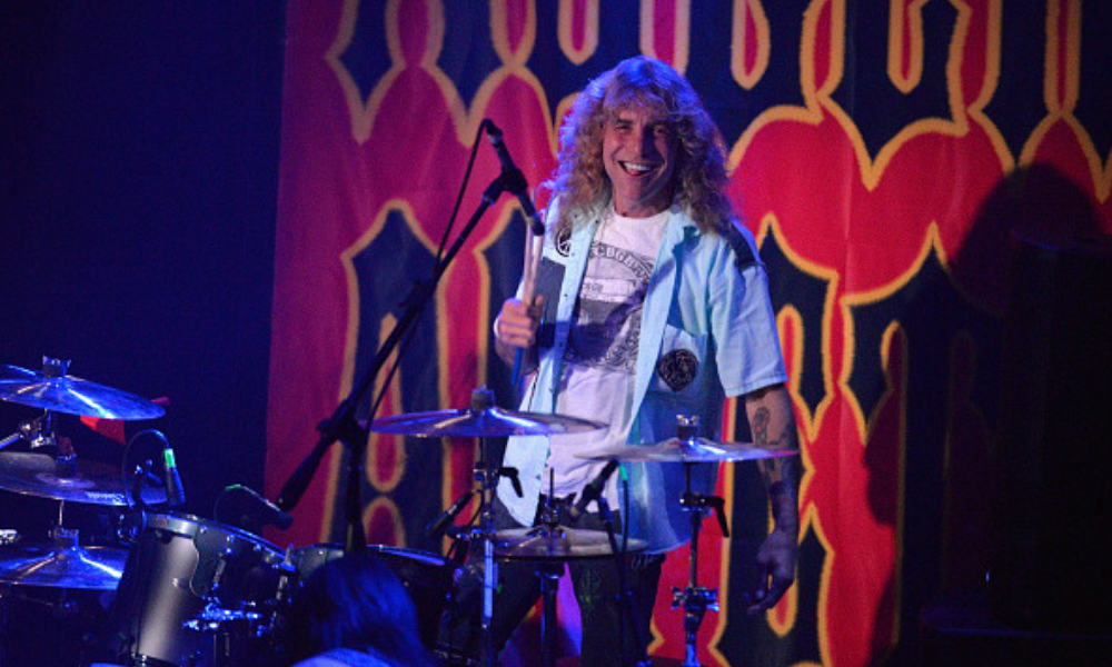 Ex baterista de Guns N' Roses se apuñaló