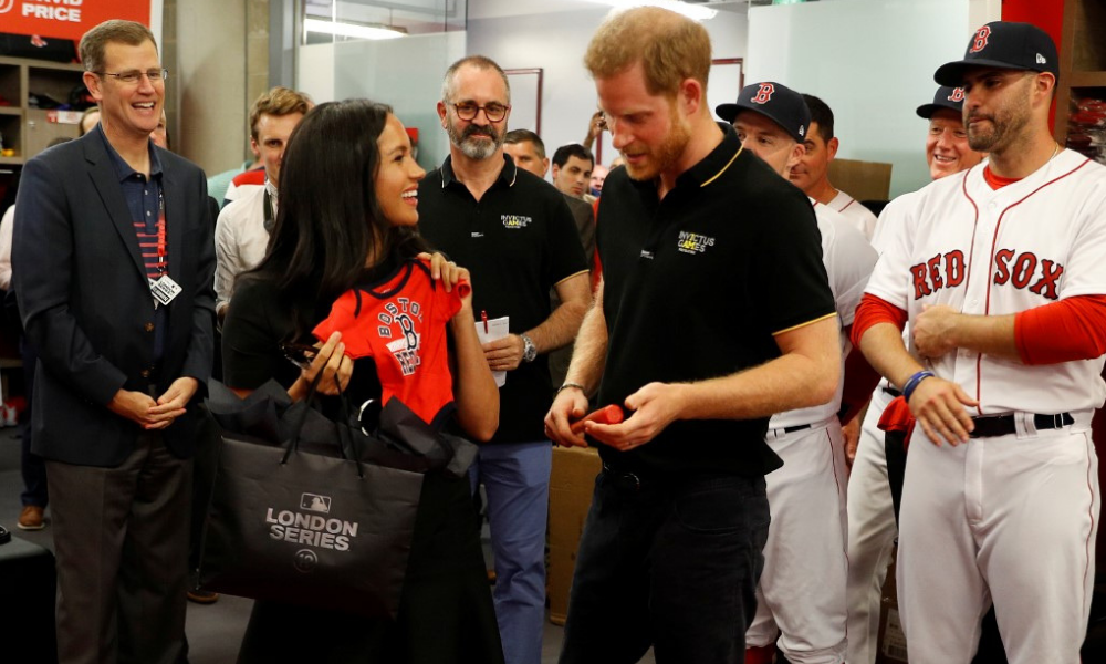 Yankees dio un emotivo regalo al hijo del príncipe Harry
