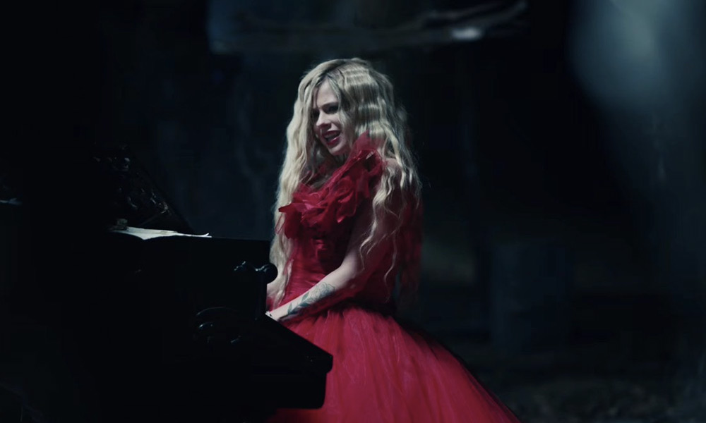 Avril Lavigne estrenó ‘I Fell in Love with the Devil’