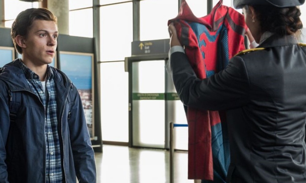 'Mysterio' aparece en el aeropuerto cuando 'Peter'