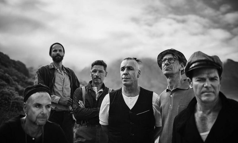 integrantes de Rammstein se besan