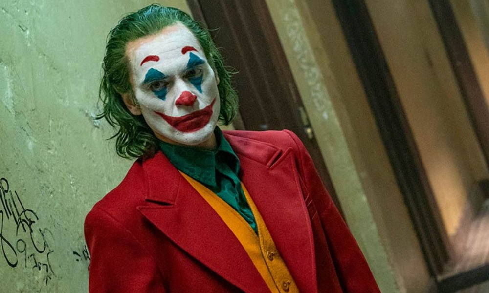 Mujer con máscara de Joker atacó