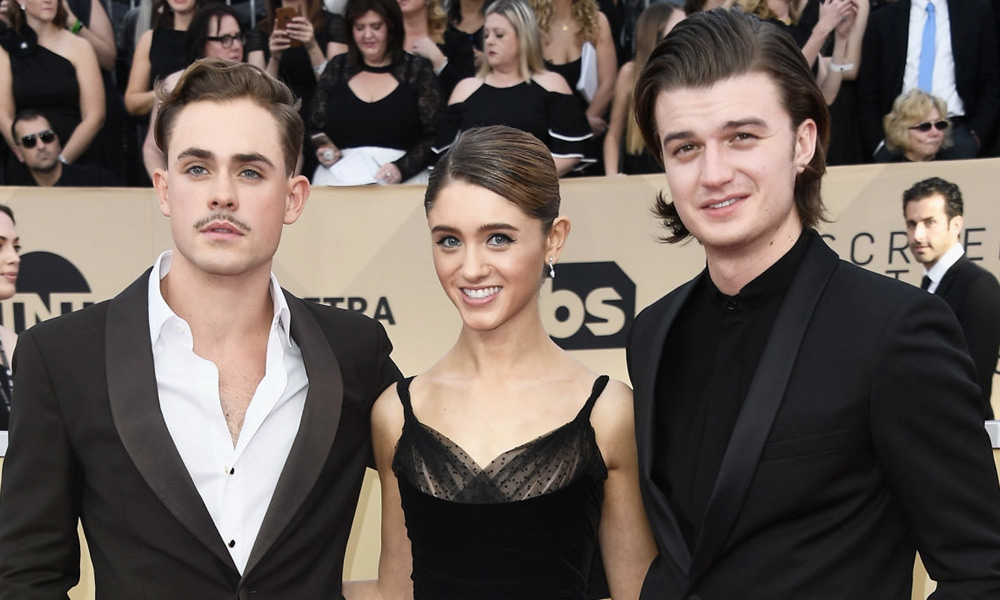 Dacre Montgomery como Human Torch