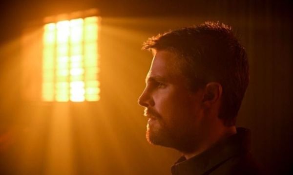 The CW revela fotos de The monitor y Team Arrow