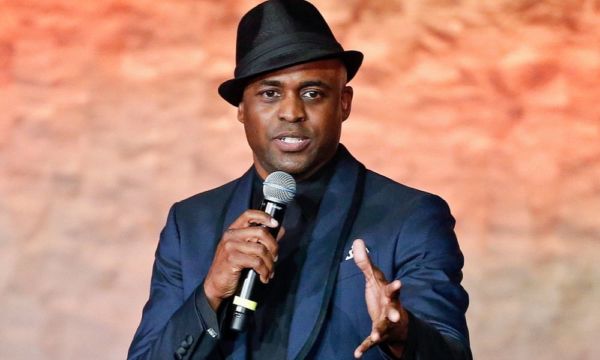 Wayne Brady será Gravedigger en 'Black Lightning'